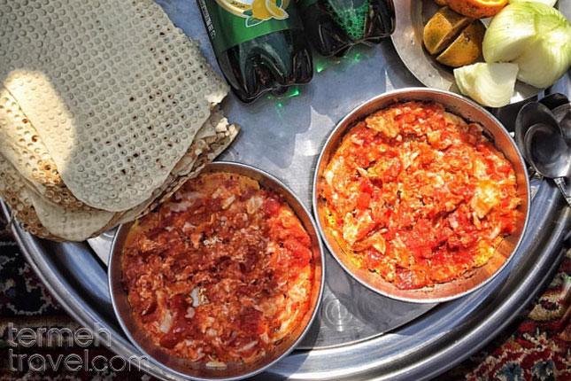 Persian Omelette With Flat Bread and Onion - Termeh Travel