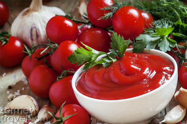 Tomato and tomato paste for Mirza Ghasemi- Termeh Travel